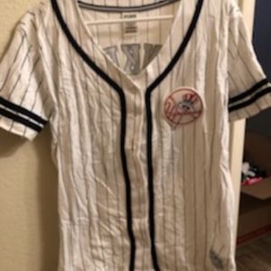 PINK Victoria's Secret MLB Yankees shirt